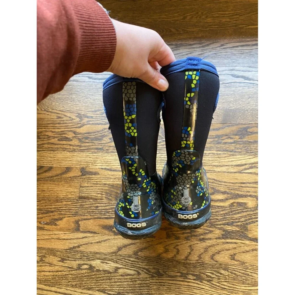 Bogs Kids' Classic winter boots waterproof insulated size US 12  -30ºF
